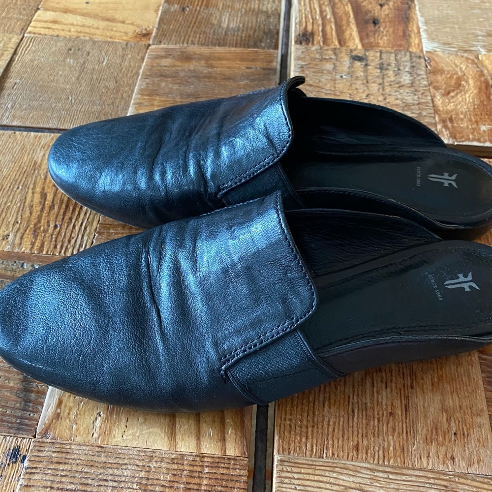 Frye mules . Black leather slides. Flats.